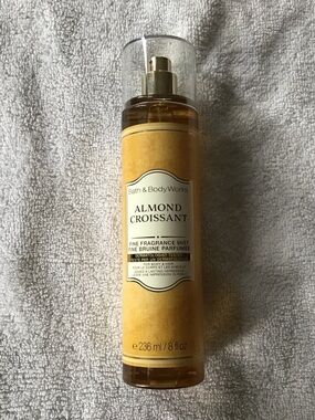 Bath & Body Works Almond Croissant mist
